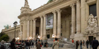 FIAC 2007. The public entering and leaving the Nave.